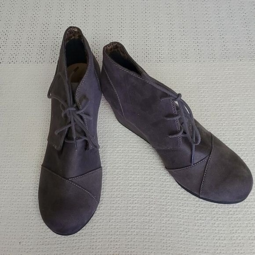 MarcoRepublic Grey Suede 2" Heeded‎ Tied Ankle Sz. 10 Boots